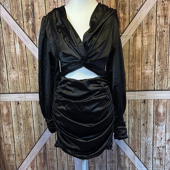 Elegant Black Satin Dress size Small (I) - Picture 3 of 6